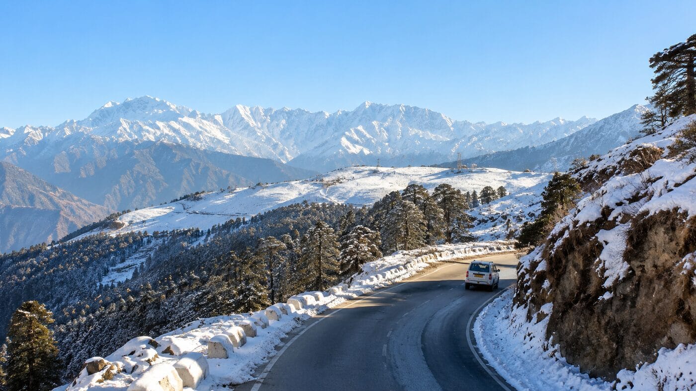 Auli mountain and snow landscape for a Delhi to Auli group journey